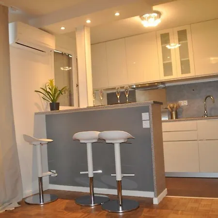 דירה Charmant Studio Avec Parking#paris 19 פריז